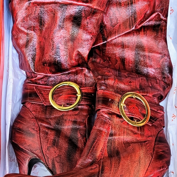 Spicey Footwear Boots, Size 9 - Picture 2 of 4